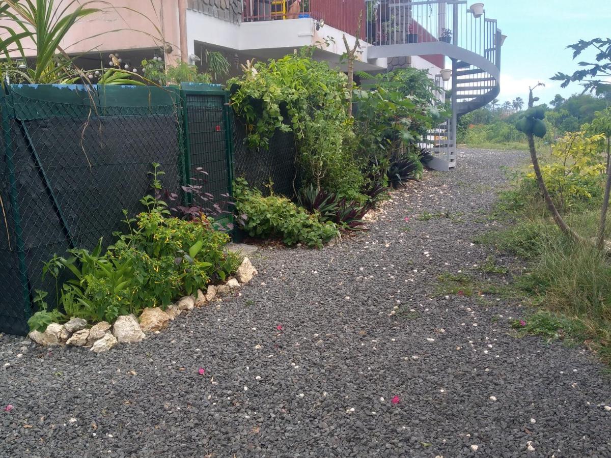 Chambre Avec Cuisine Et Sdb Semi-Privatives Separees Dans Un Ecrin De Verdure Les Abymes Kültér fotó