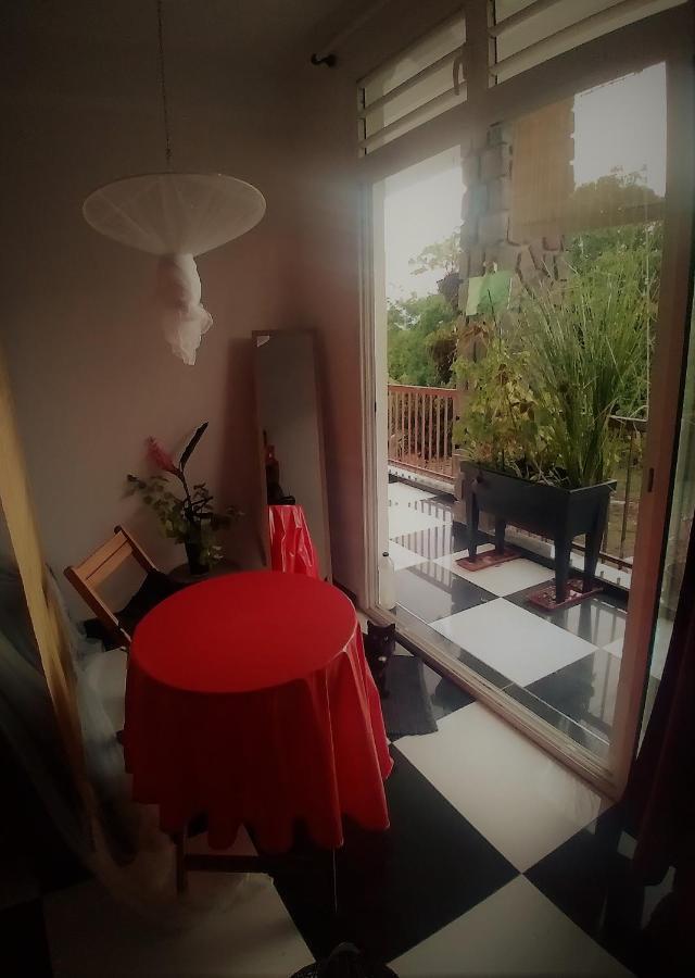 Chambre Avec Cuisine Et Sdb Semi-Privatives Separees Dans Un Ecrin De Verdure Les Abymes Kültér fotó